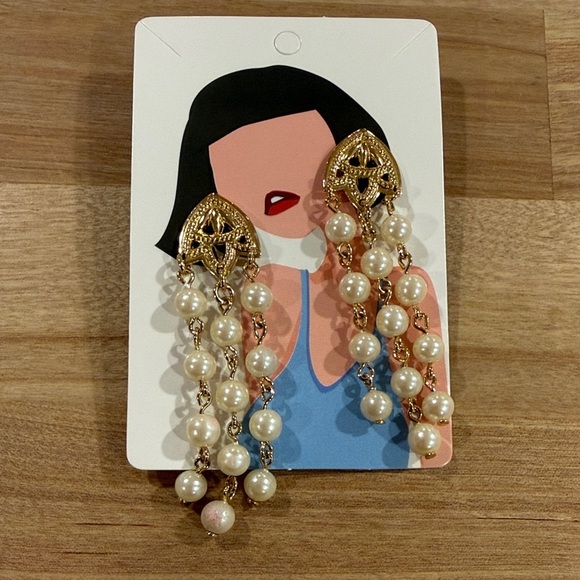 Jewelry - Vintage Gold and Faux Pearl Drop Earrings
